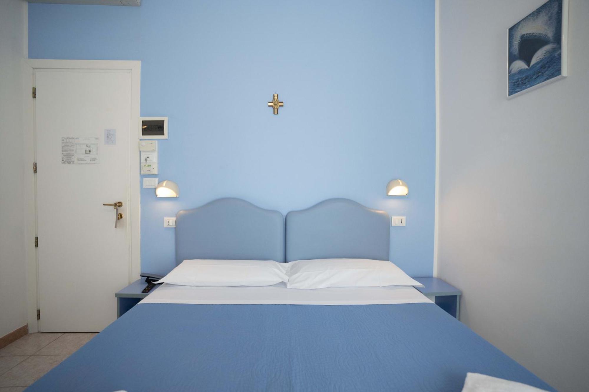 Hotel Odeon Ріміні Екстер'єр фото