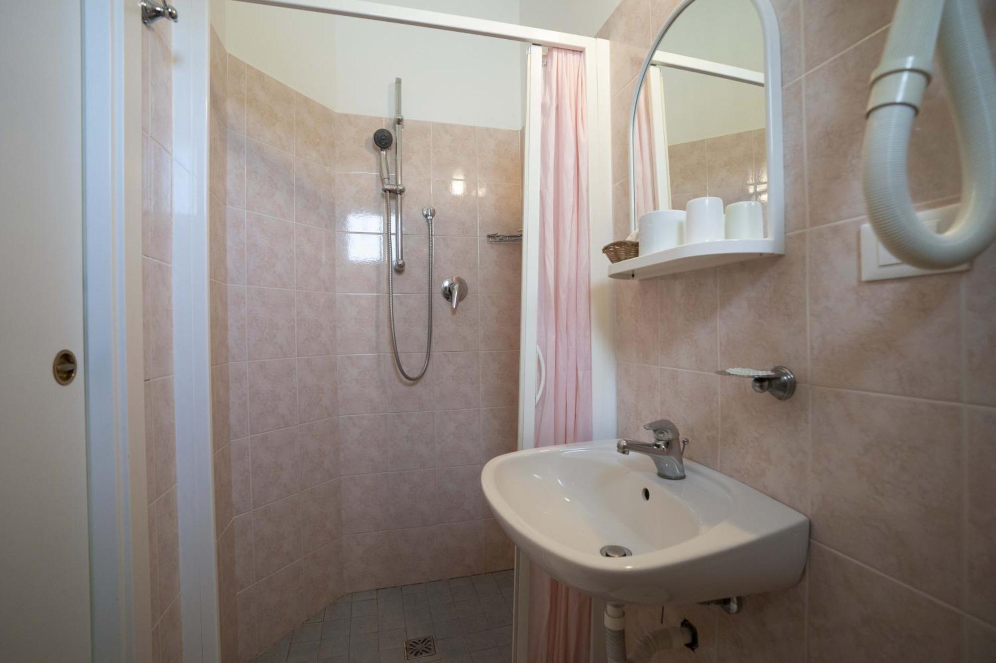 Hotel Odeon Ріміні Екстер'єр фото
