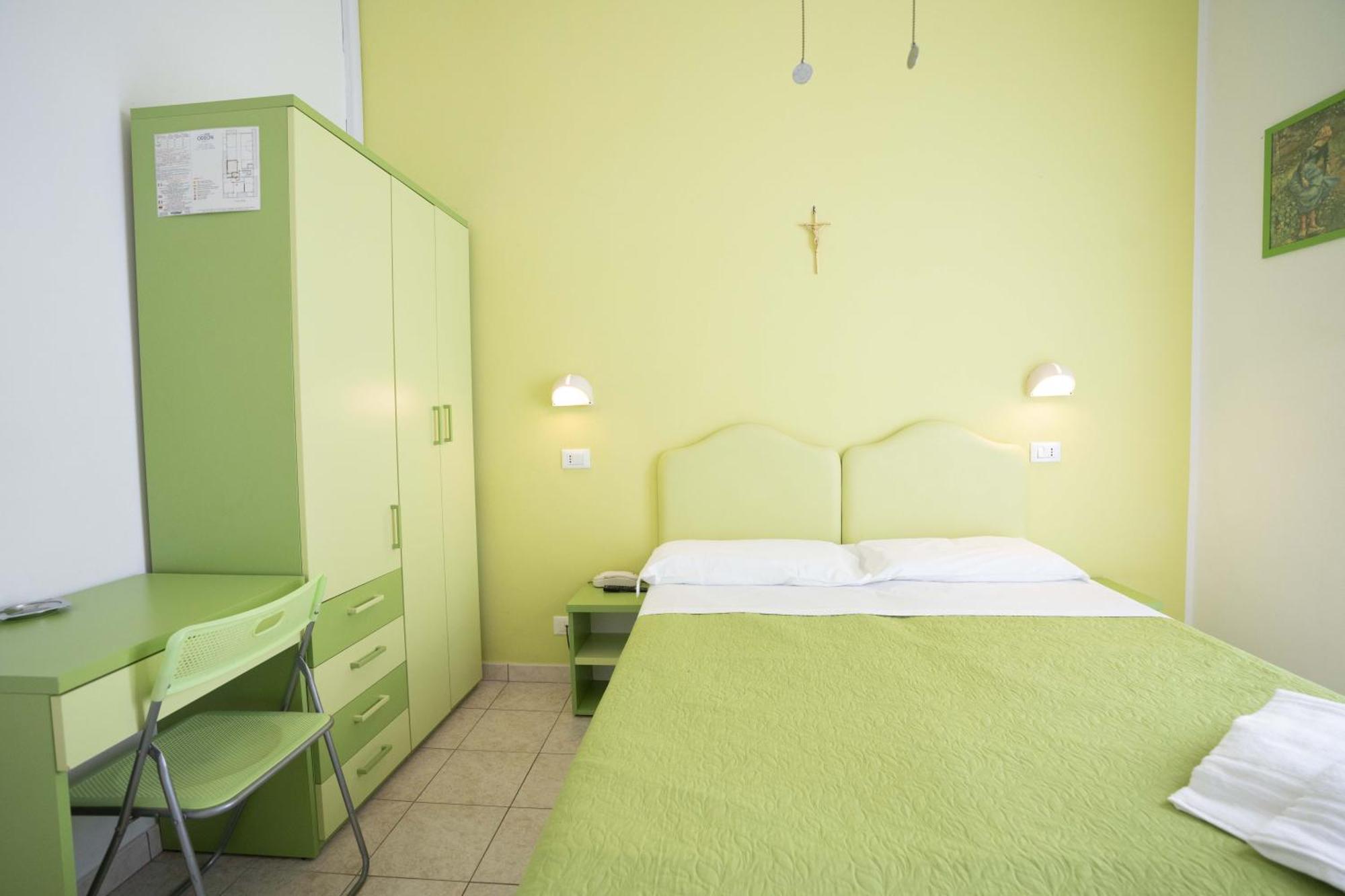 Hotel Odeon Ріміні Екстер'єр фото