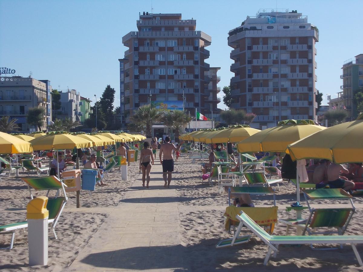 Hotel Odeon Ріміні Екстер'єр фото